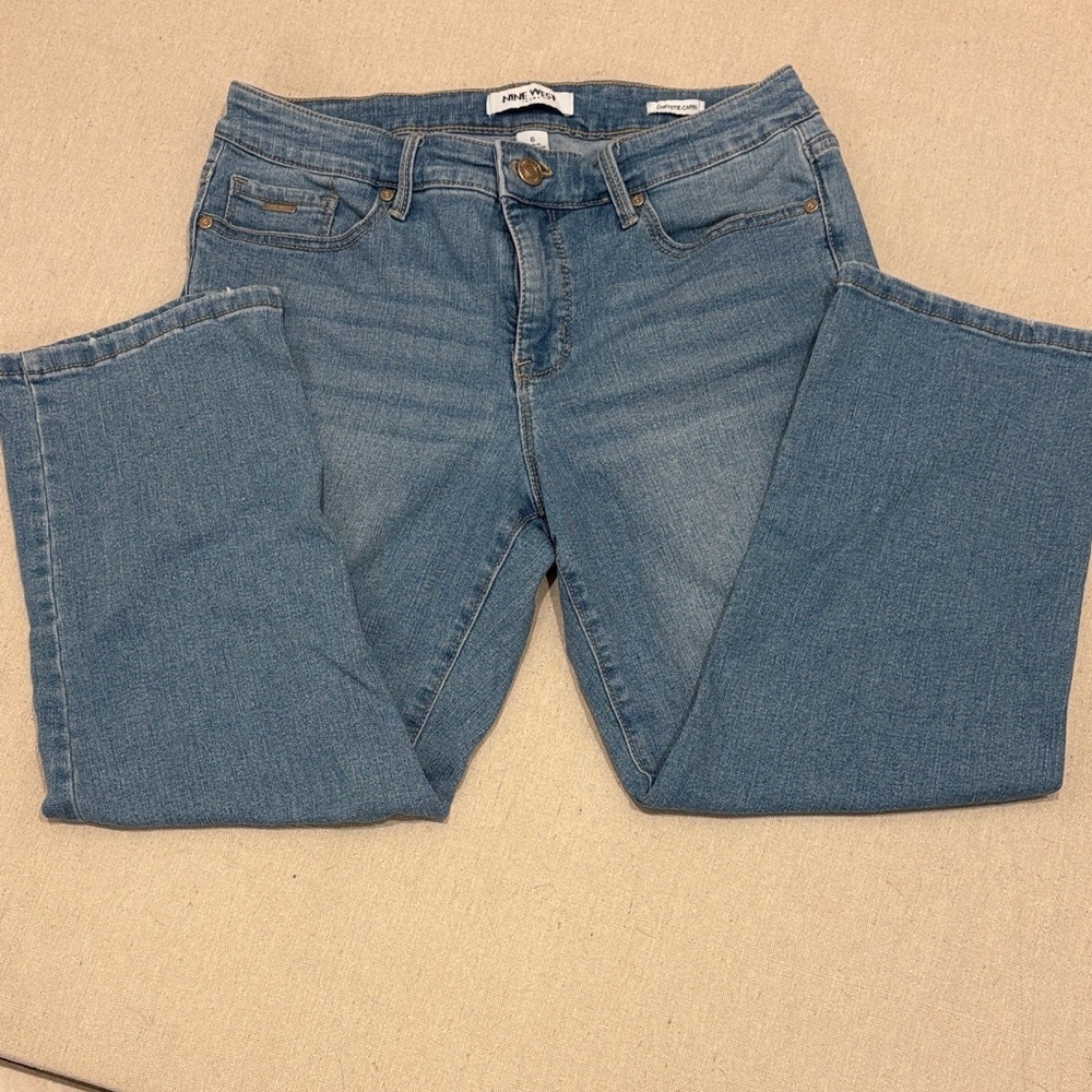 2 pair of Nine West Light Blue Capri Jeans, size 4 and size 6 - Picture 6 of 9